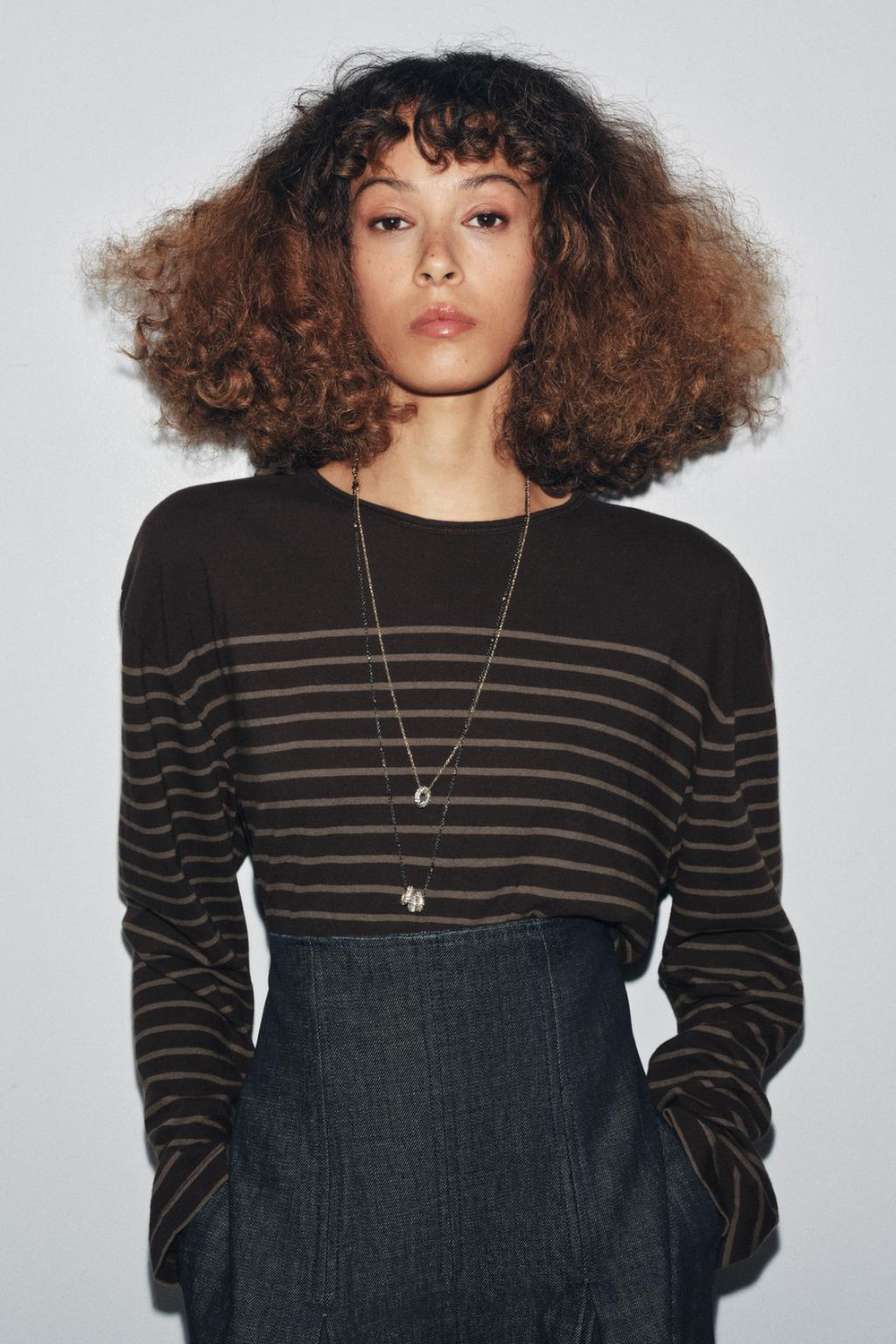 ZARA ФУТБОЛКА В ПОЛОСКУ С ДЛИННЫМИ РУКАВАМИ, ПОЛОСКИ