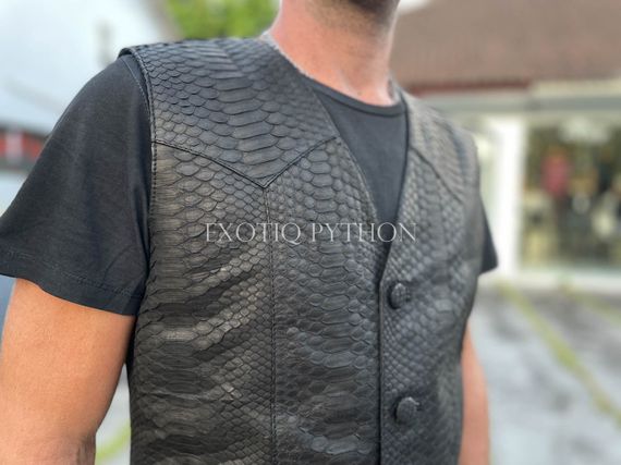 Жилетка из кожи питона JT-105