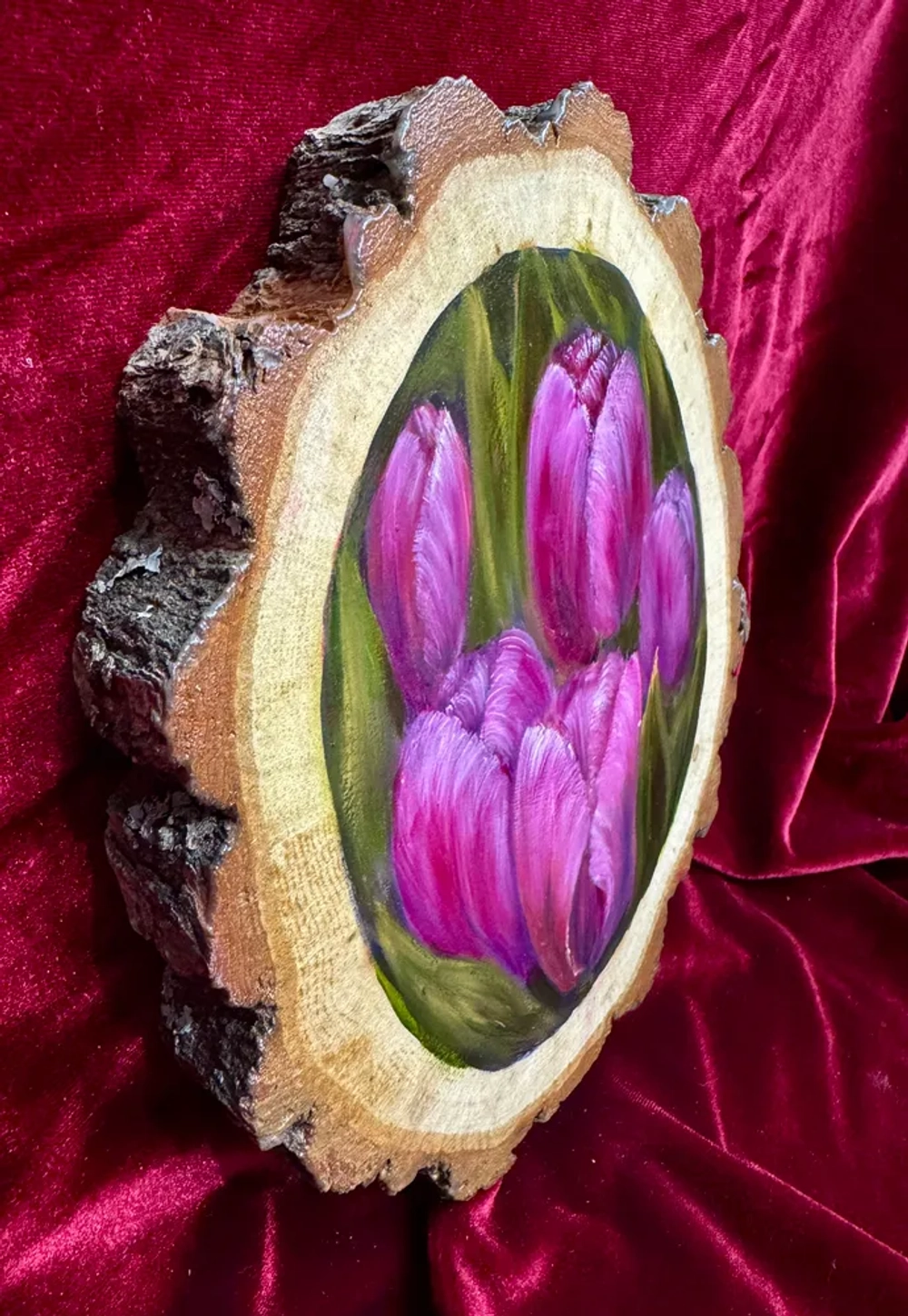 Тюльпаны - картина маслом на срезе дуба с корой | Художница Ольга Ефимова