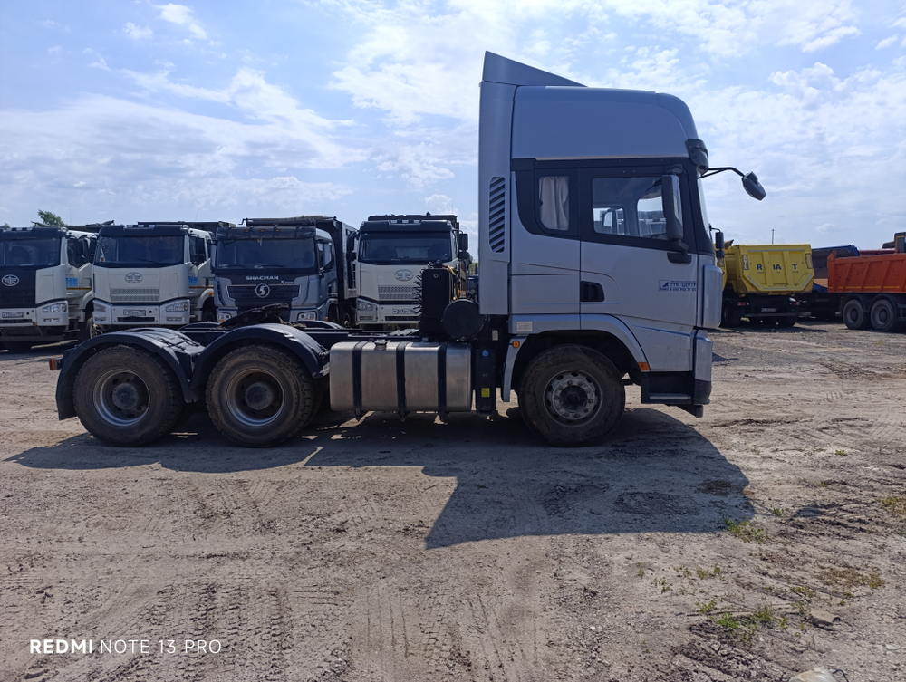 Shacman (Shaanxi) SX* 6x4 Седельный тягач SX42584V324 (Дизельный, 11,6 л, 423 л.с., МТ)