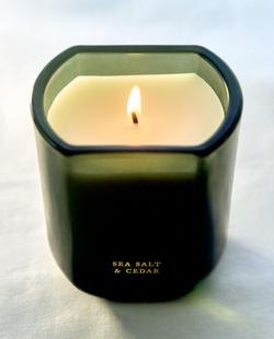 Zara Home Свеча ароматическая Sea Salt & Cedar 220 г, растительный воск, аромат древесный, Коричневый