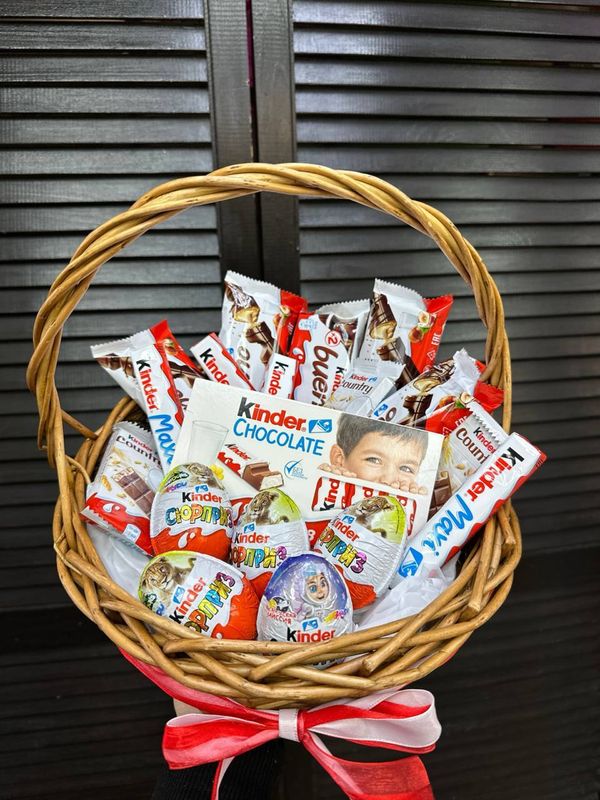 Корзина с Kinder сладостями #2793