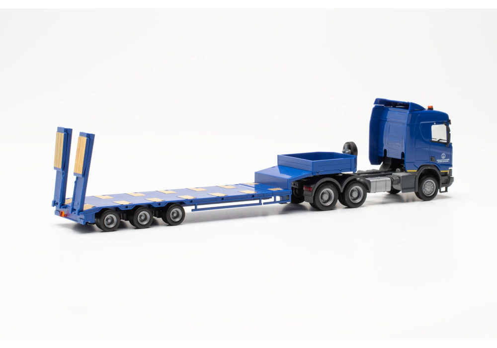 Грузовик Scania CR ND с низкорамным прицепом