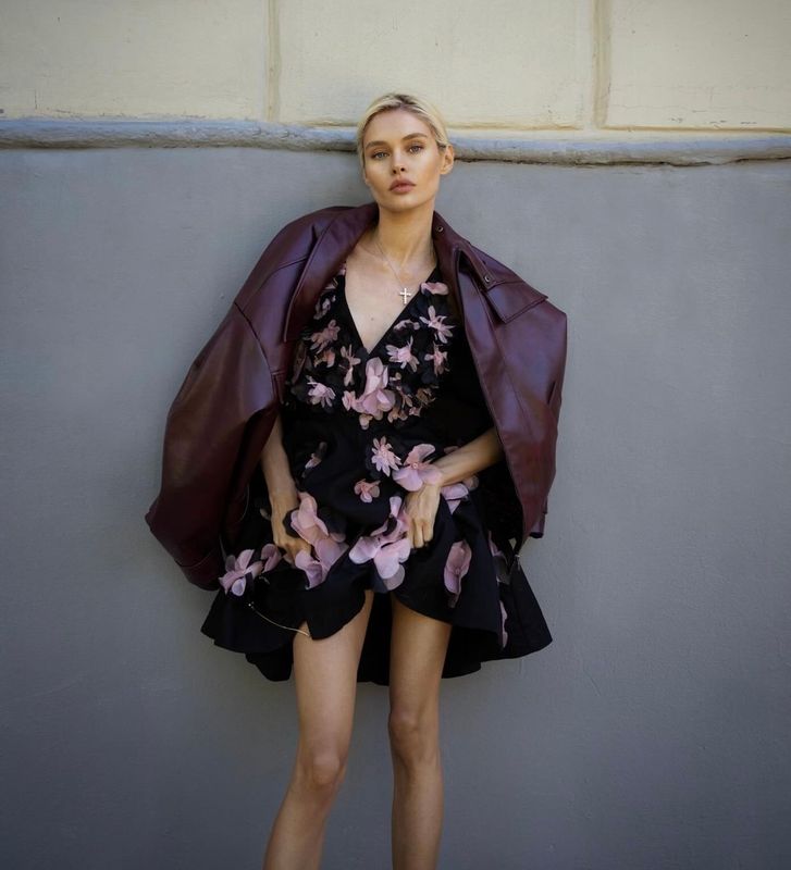 Платье мини на бретелях с цветами