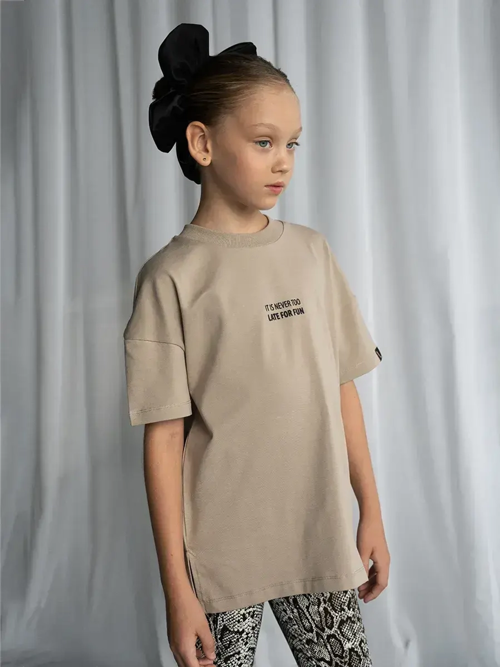 Бежевый костюм для девочки в сад