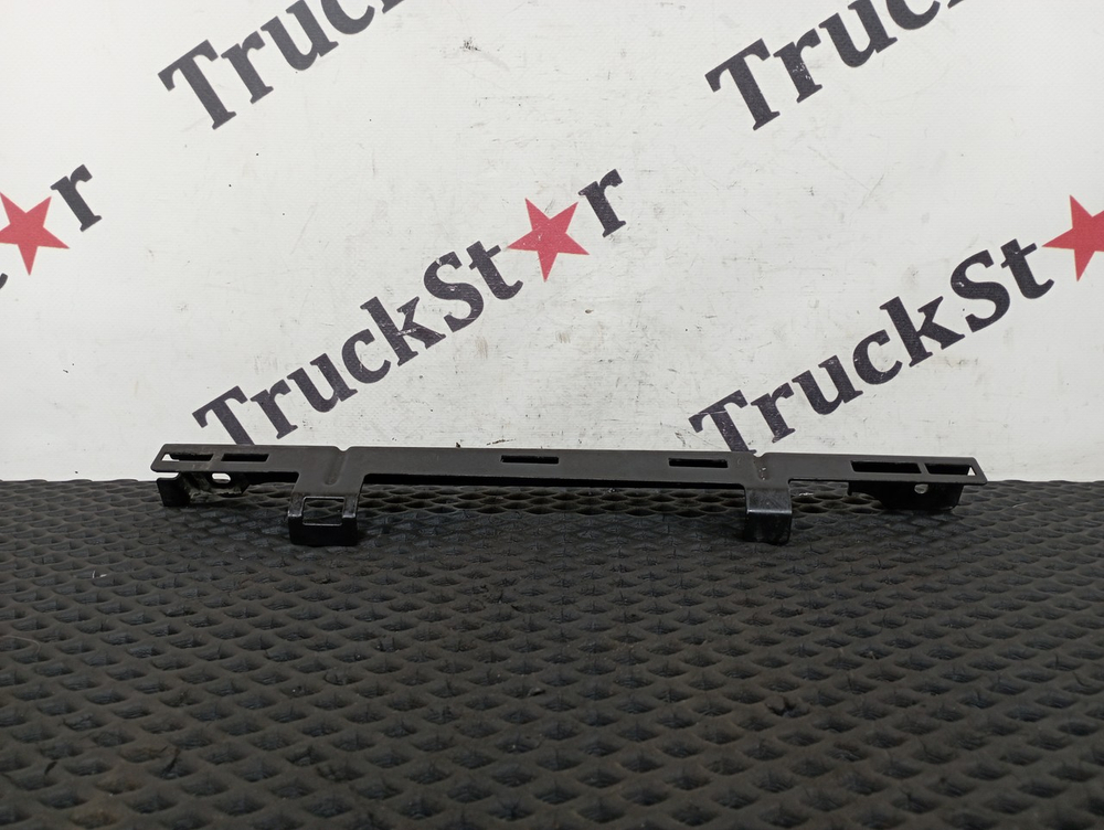 Кронштейн облицовки радиатора левый