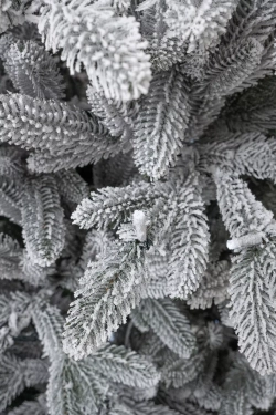 Искусственная елка Хеймдалль заснеженная 150 см., 100% литая хвоя, с холодными Led лампами, ЕлкиТорг (236150)