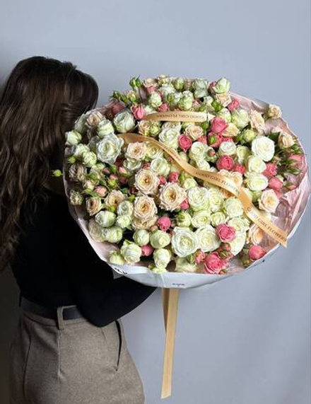 Охапка кустовых роз