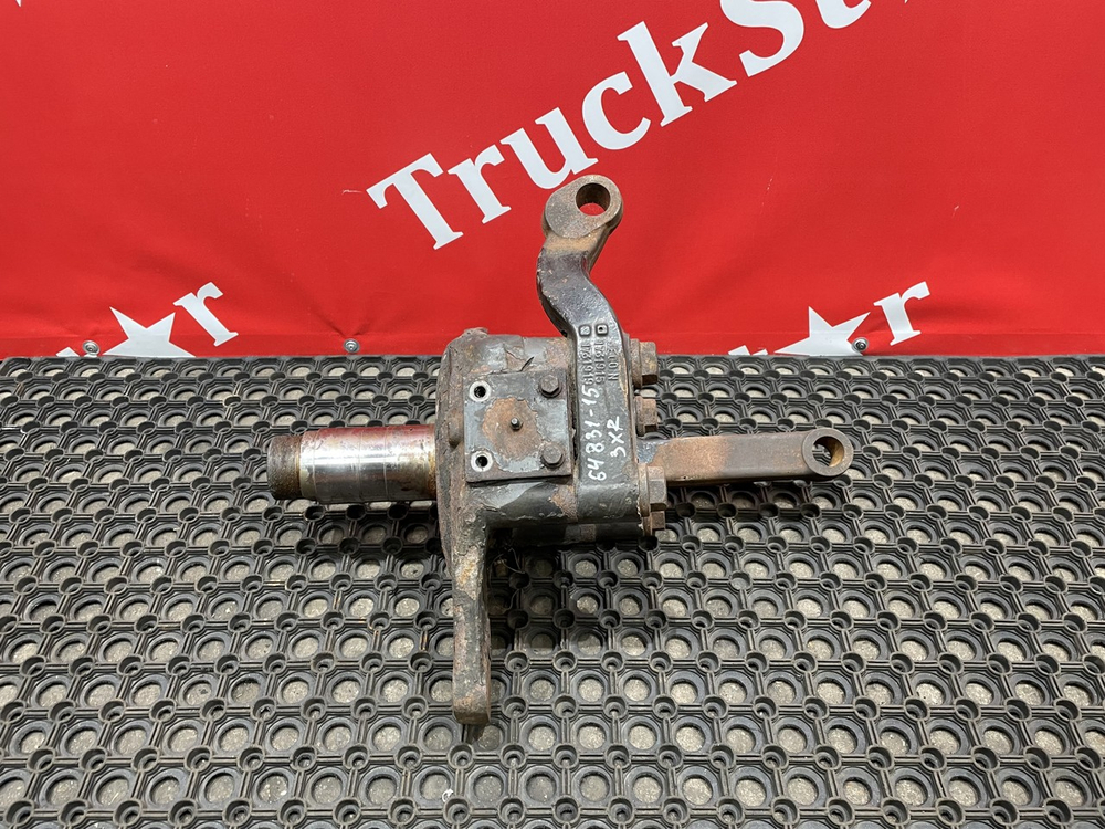 Кулак поворотный левый