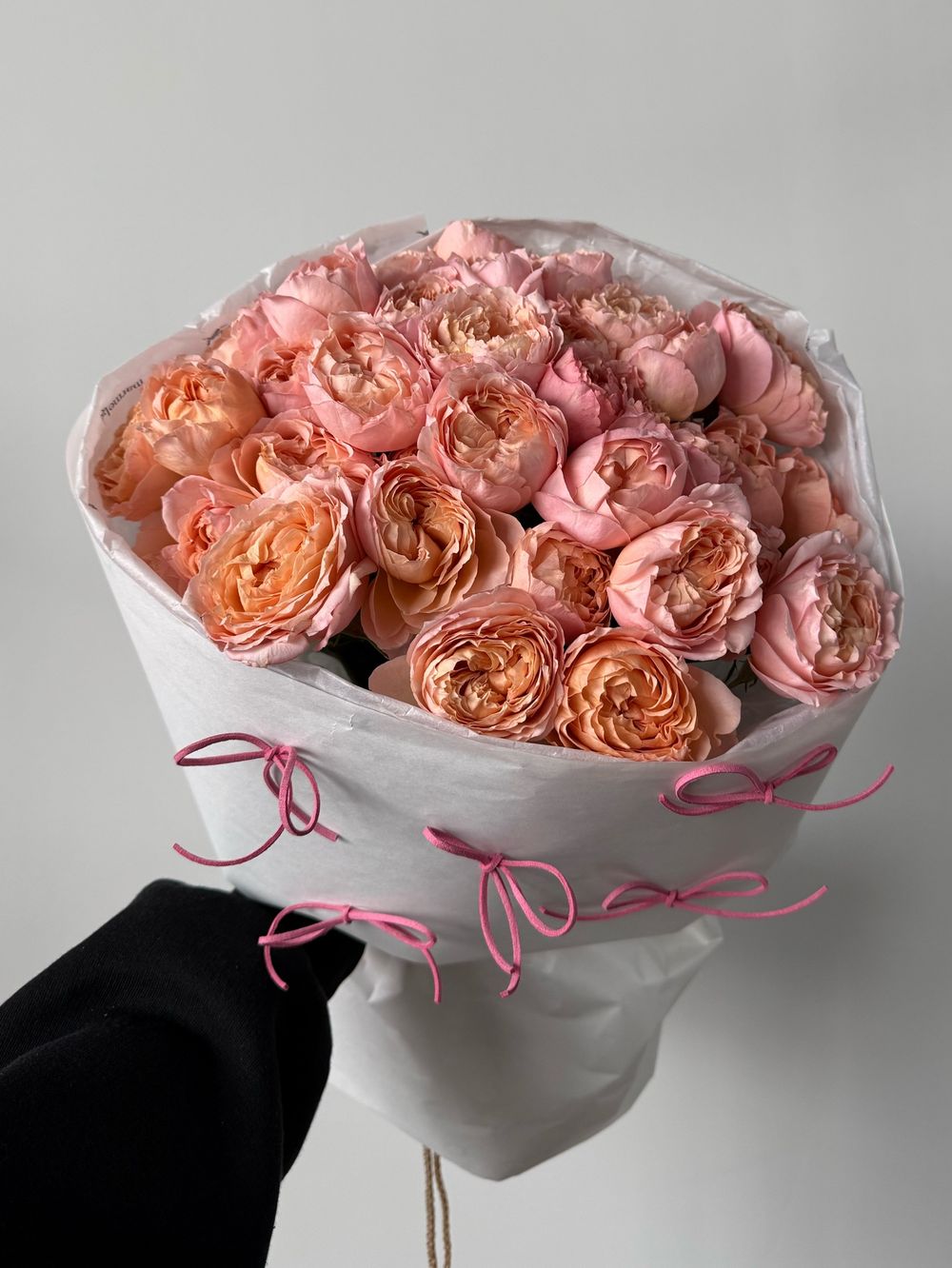 Букет из кустовых пионовидных роз