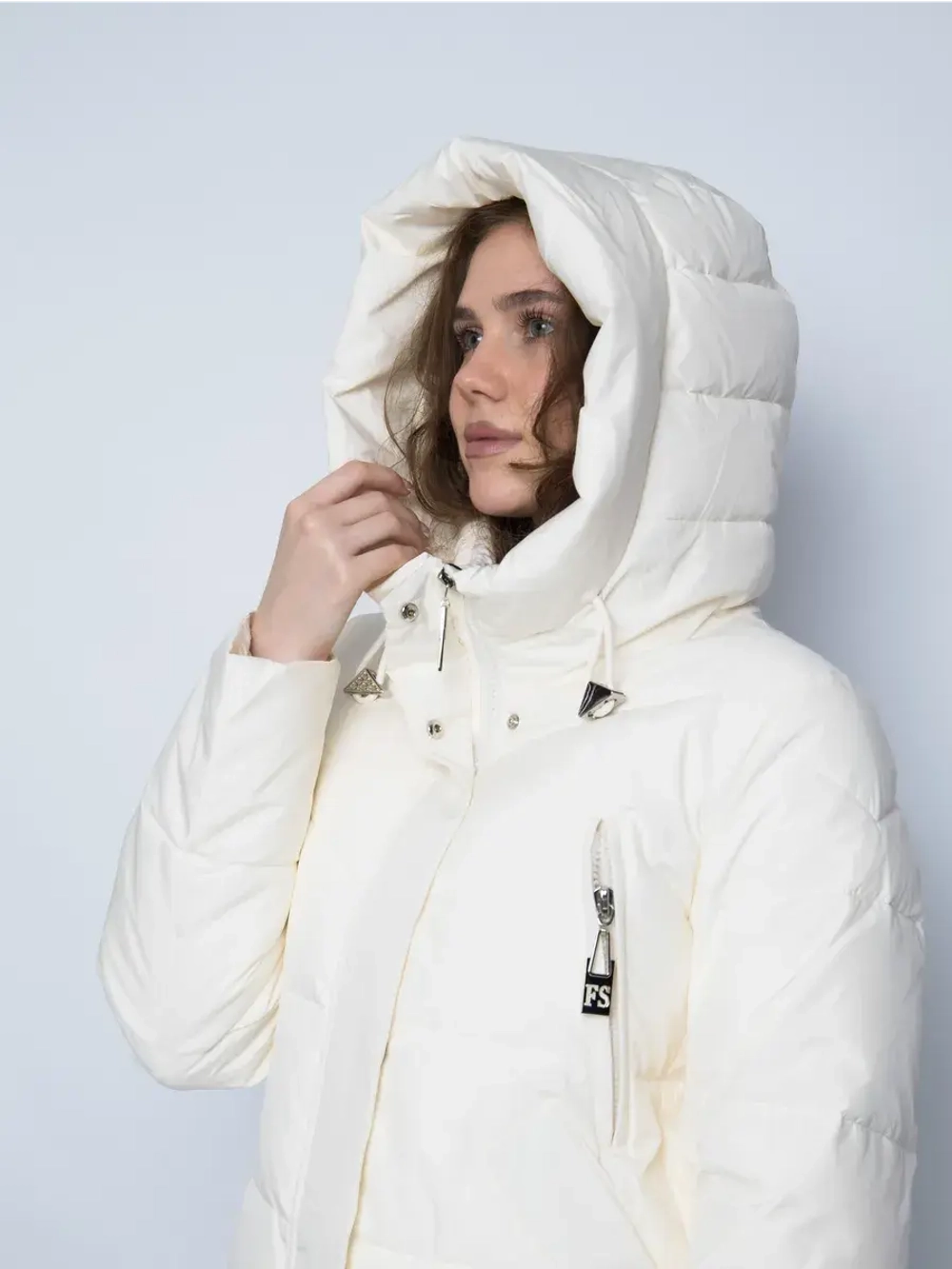 Куртка зимняя удлиненная с капюшоном