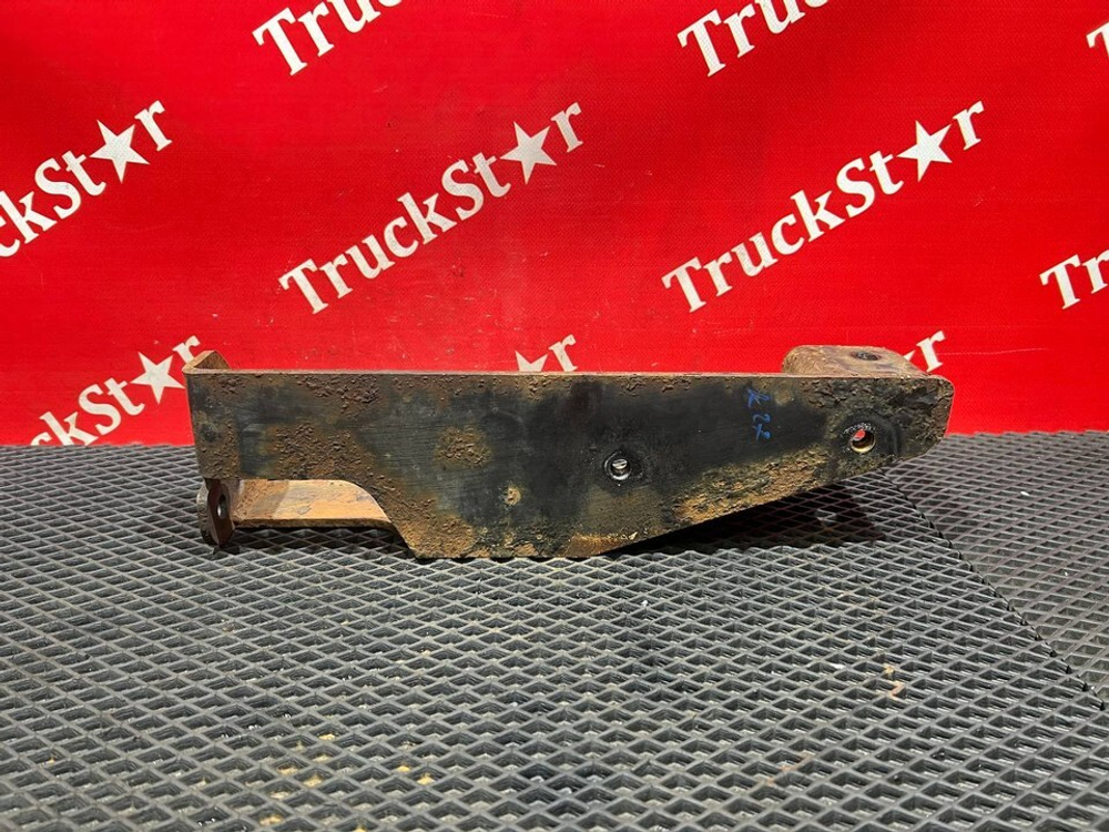 Кронштейн подножки левый