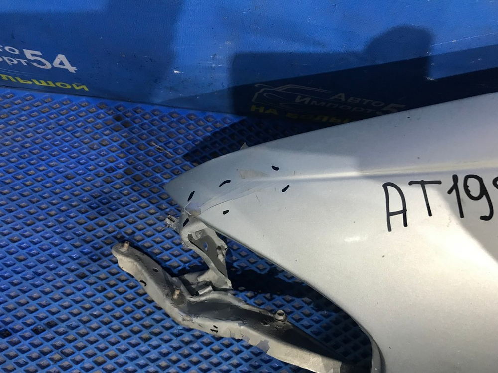 Крыло переднее левое TOYOTA CARINA 1994