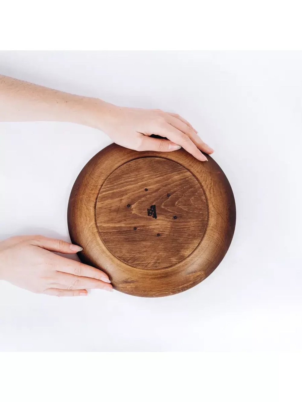 Плоская тарелка из дерева сибирский кедр