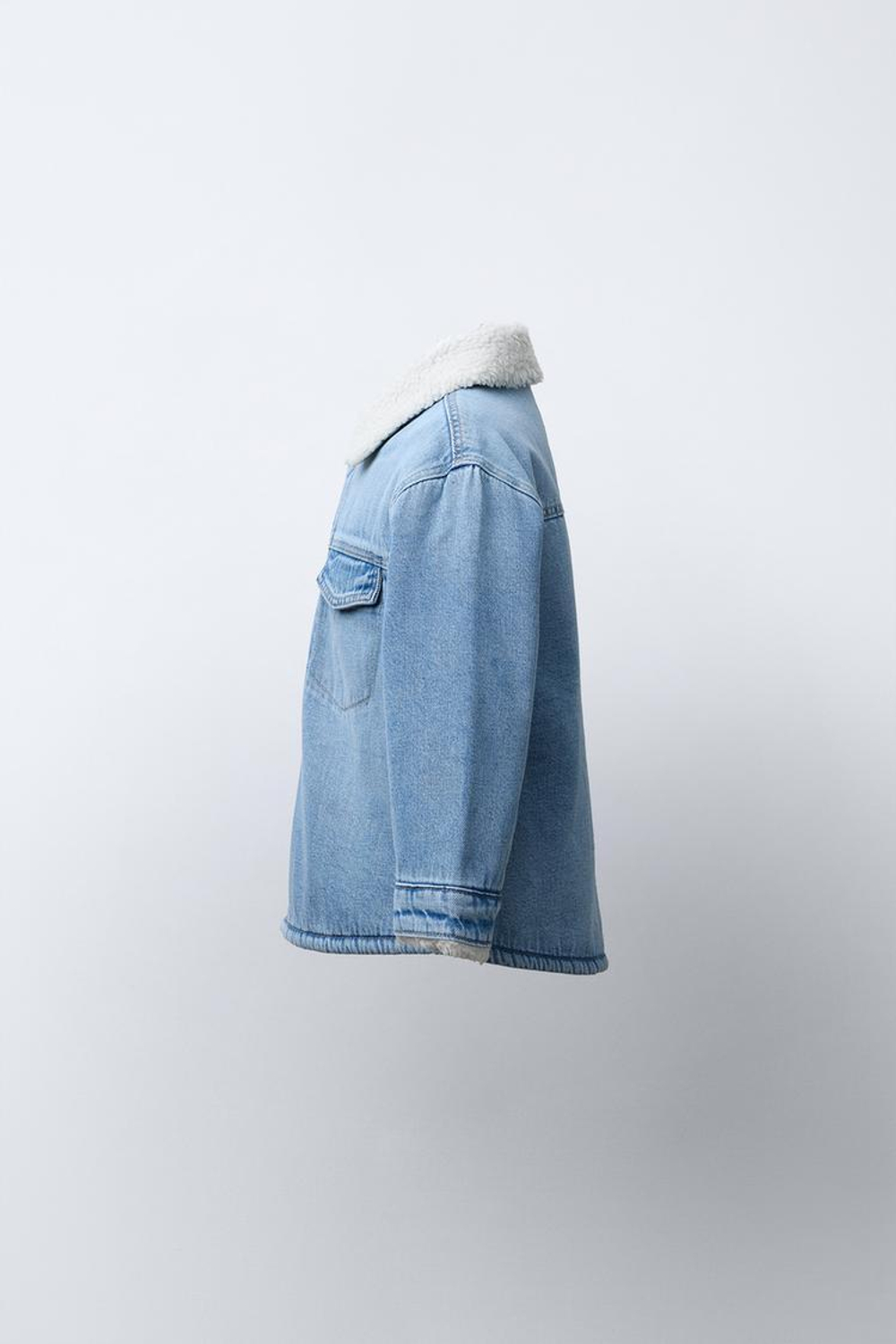 ZARA ДЖИНСОВАЯ КУРТКА-РУБАШКА С ИСКУССТВЕННЫМ МЕХОМ, ВЫЦВЕТШИЙ СИНИЙ