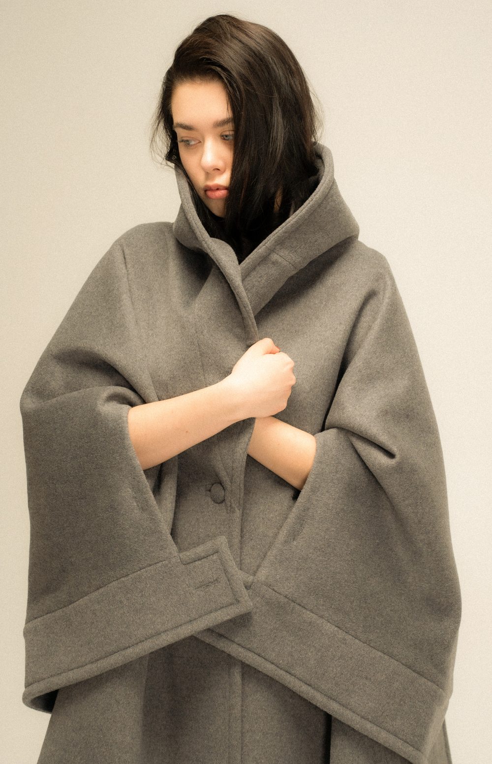 Пальто-кейп сложного кроя