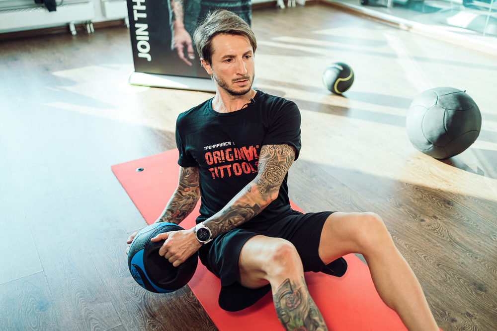 Мяч тренировочный (медицинбол) с хватами, 3 кг