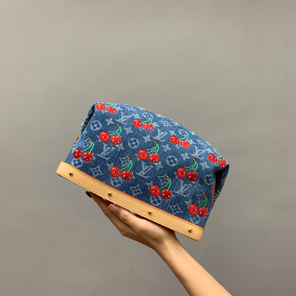 Louis Vuitton Pochette Cosmetique GM