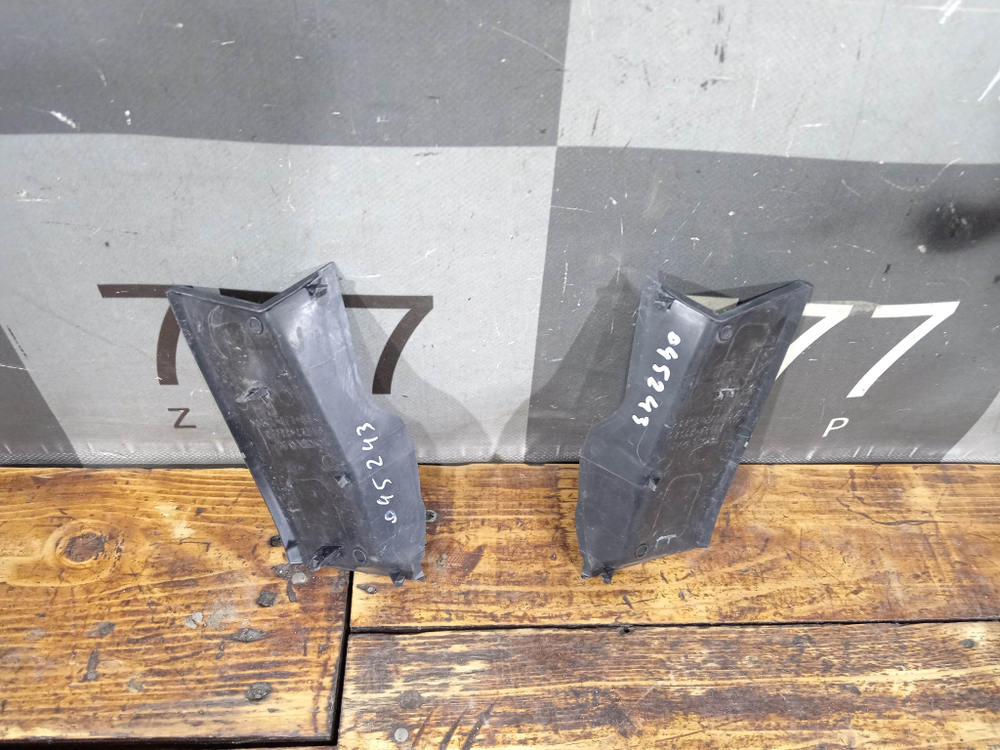 Накладки задних фонарей левая правая комплект Toyota Camry (XV70) 17-нв Б/У Оригинал 8149833020