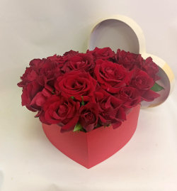 Цветы коробке сердце Амура