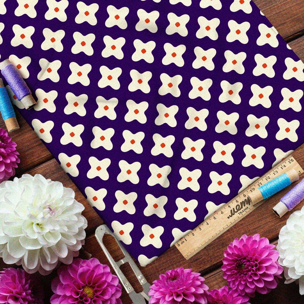 Ткань флис белые крестики с точкой на фиолетовом фоне