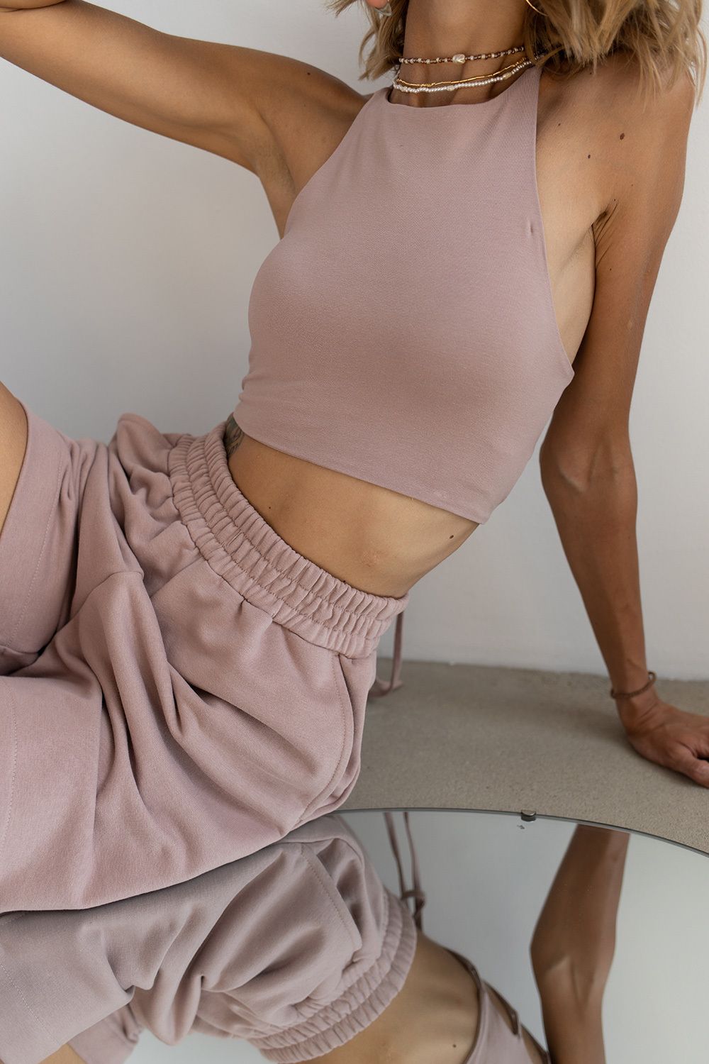 Топ с завязками сзади цвета розовое латте