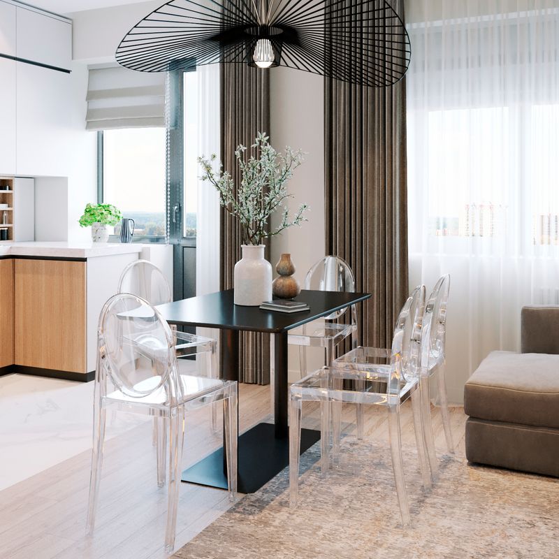 Прозрачные стулья