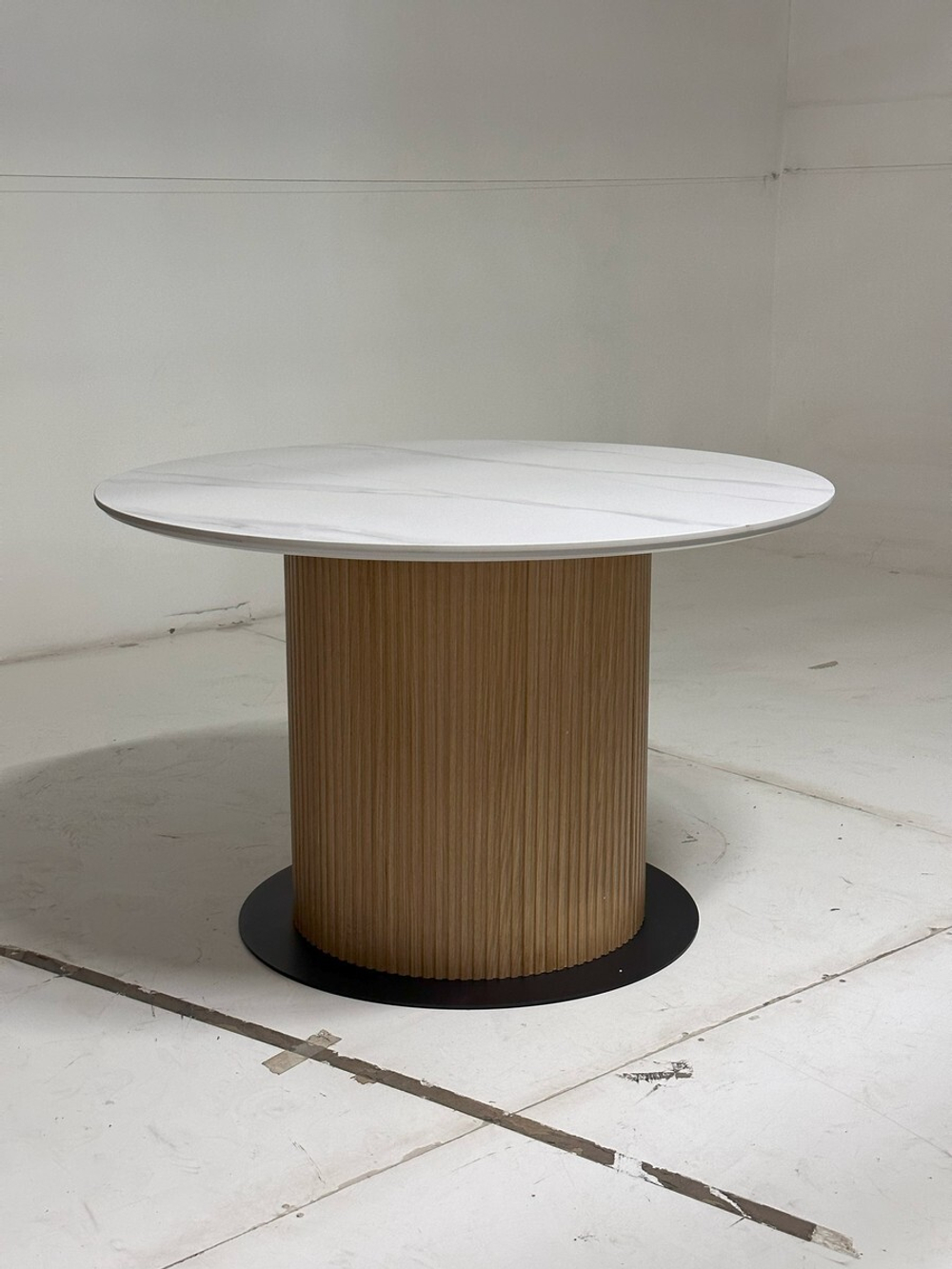 Стол MESA D120 цвет БЕЛЫЙ МРАМОР M326 / Каркас OAK, ®DISAUR