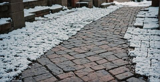 Тротуарная плитка зимой: как мороз и реагенты влияют на срок службы