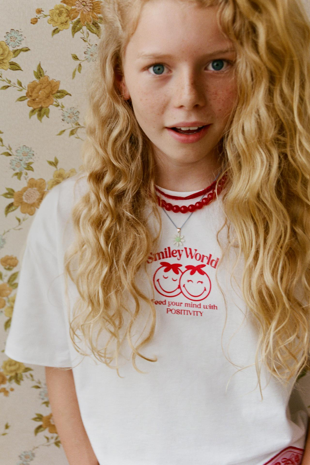 ZARA ФУТБОЛКА С ПРИНТОМ SMILEYWORLD ®, БЕЛЫЙ