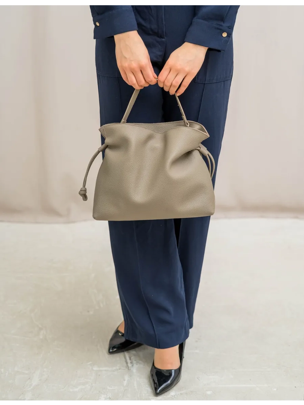 Сумка мешок через плечо средняя натуральная кожа