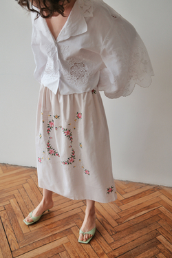 Юбка с цветочной вышивкой