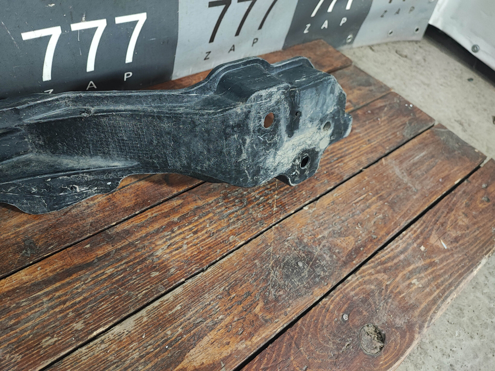 Абсорбер заднего бампера Kia Carnival 4 (KA4) 20-нв Б/У Оригинал 86631R0000