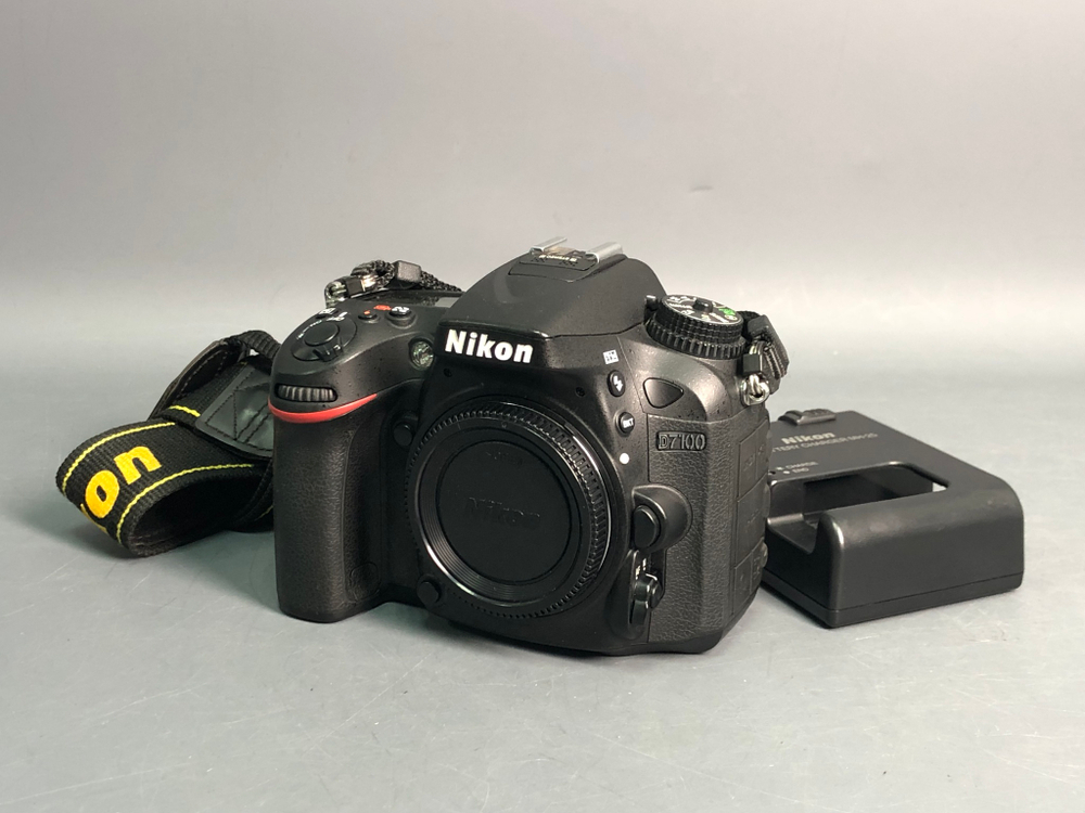 Nikon D7100 8.900 кадров