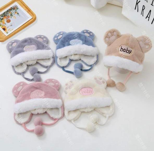 Плюшевая шапка Медвежьи лапки