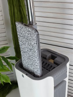 Ведро для мытья полов 5+5л с отжимом на защелках шваброй+2 насадки в комплекте