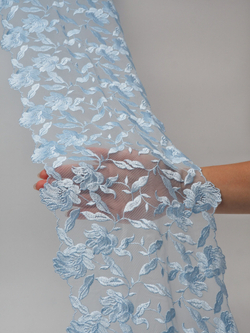 Вышивка на сетке голубая неэластичная ширина 20 см