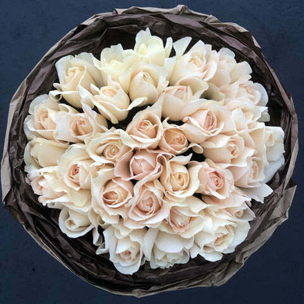 Крим Пьяже — букет элегантных пионовидных ароматных роз