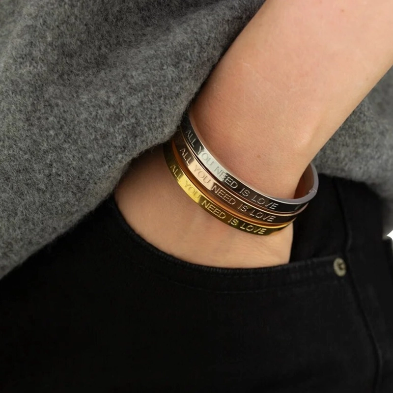 Браслет Все, что тебе нужно - это любовь