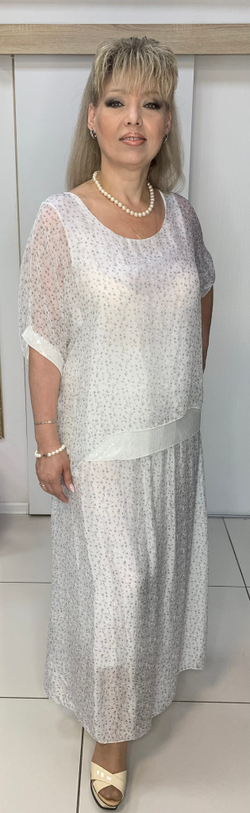 Белый нарядный итальянский костюм с юбкой