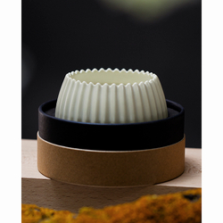 Свеча ароматическая nutmeg, leather & vanilla из коллекции edge, бежевый, 30 ч