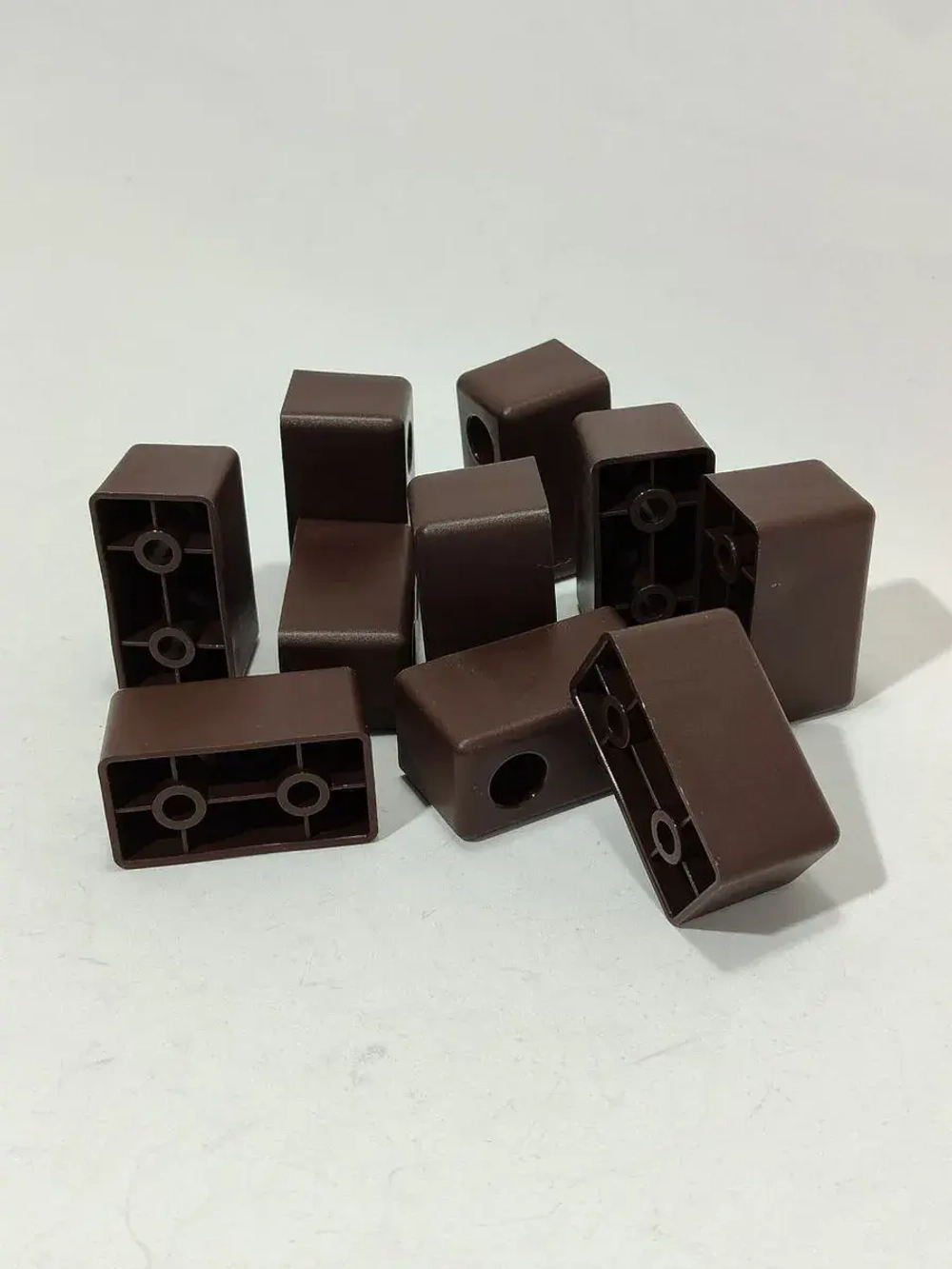 Мебельные ножки пластиковые для дивана шкафа и тумбочки