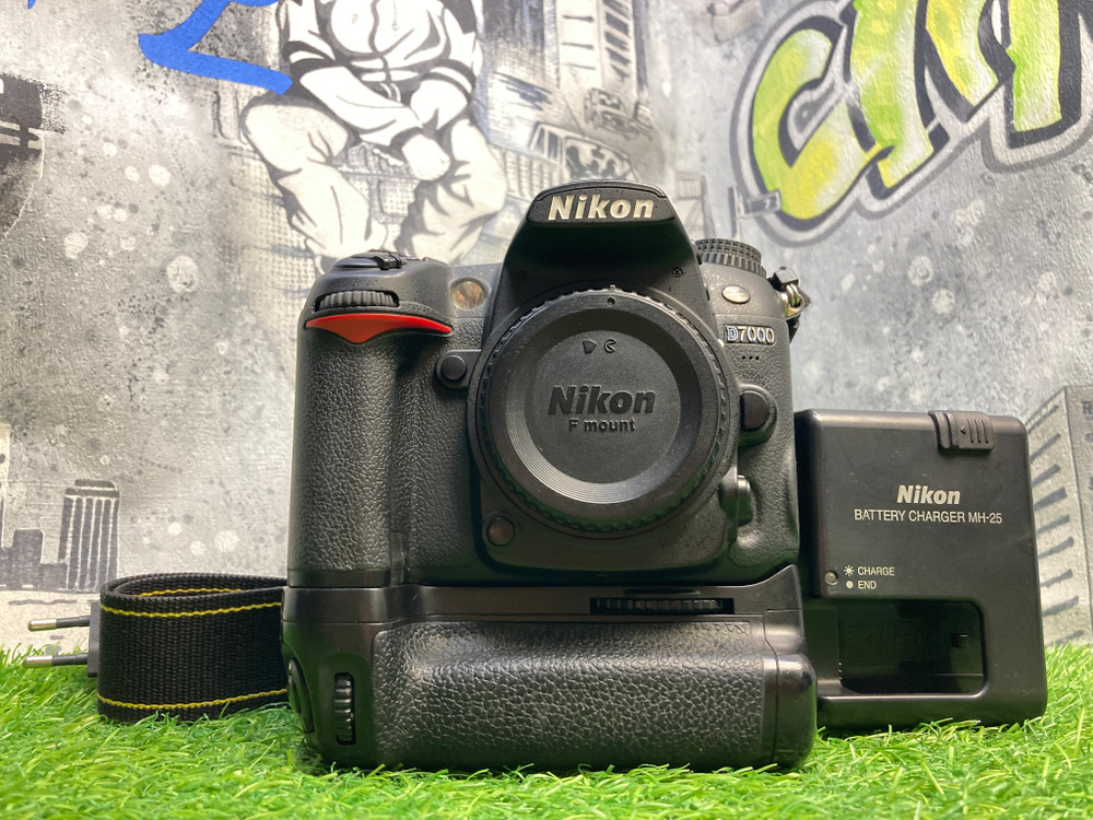 Nikon D7000 + бат. блок Покупка/Продажа