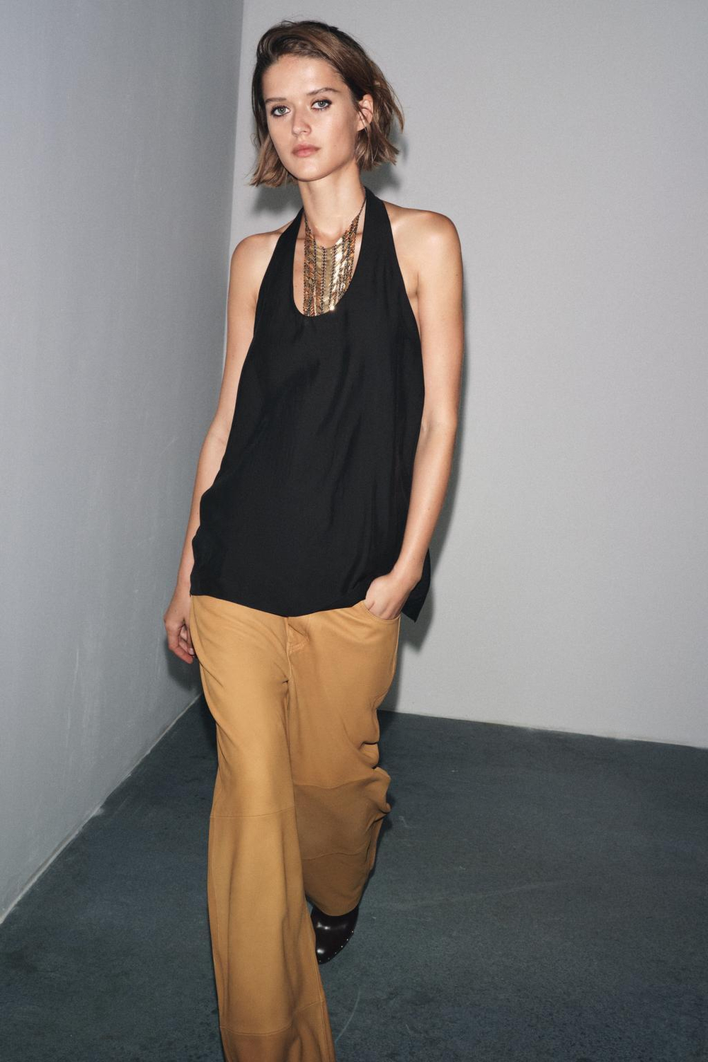 ZARA ТОП-ХАЛТЕР ИЗ СТРУЯЩЕЙСЯ ТКАНИ — ZW COLLECTION, ЧЕРНЫЙ