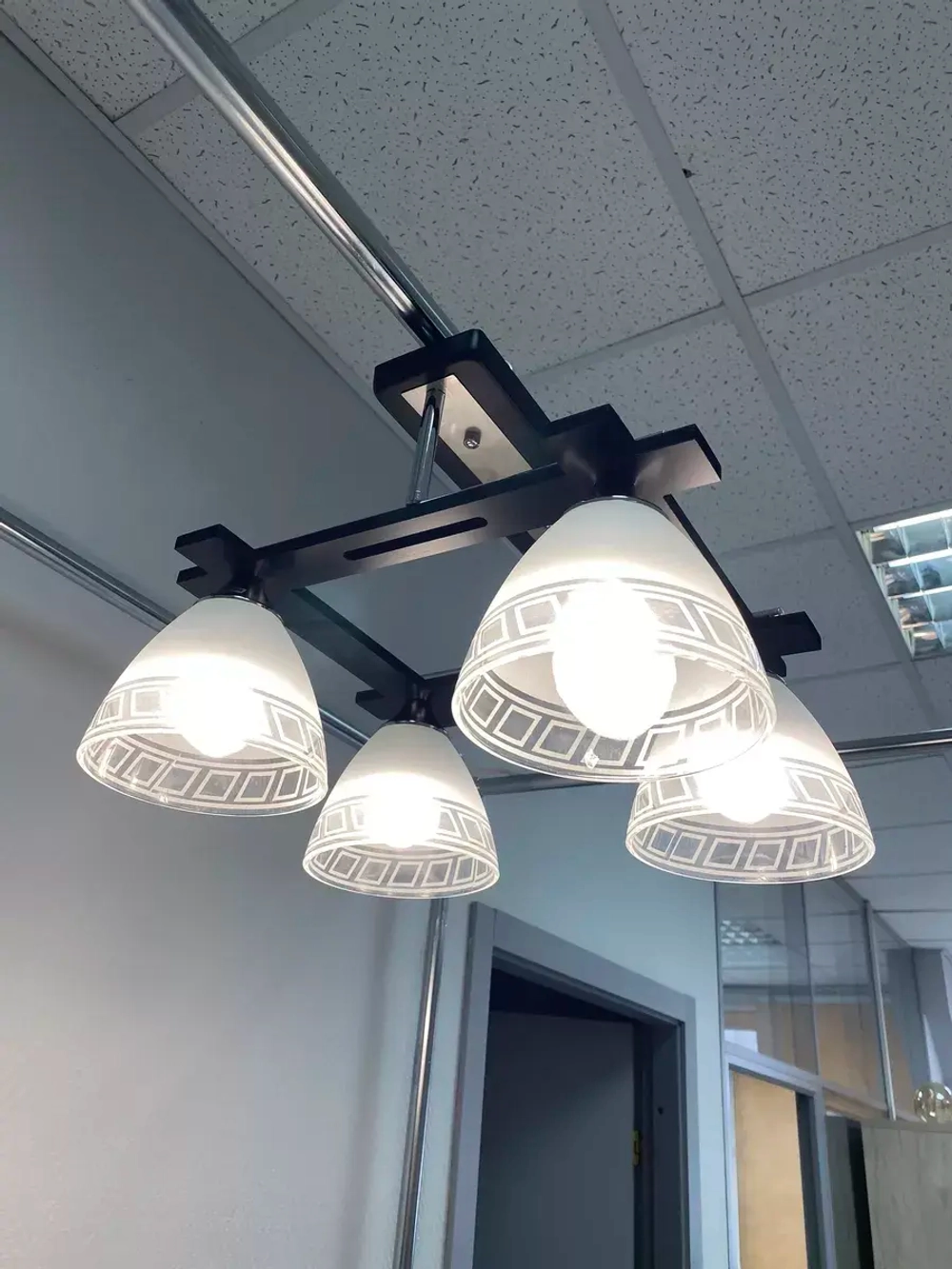 Люстра потолочная LOTER  E27*4*60W черный, хром