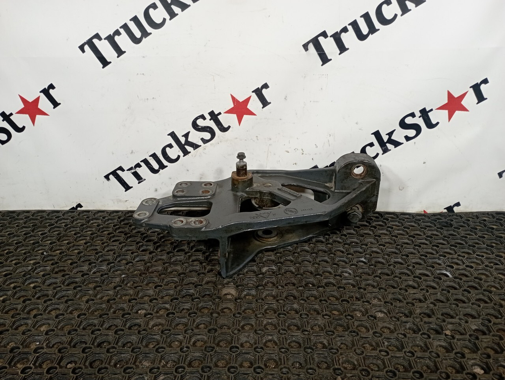 Кронштейн рессоры передней правый 2018г.