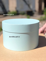 Короткая круглая коробка 22,5 см . Цвет:Светло изумрудный  . Розница 350 рублей .