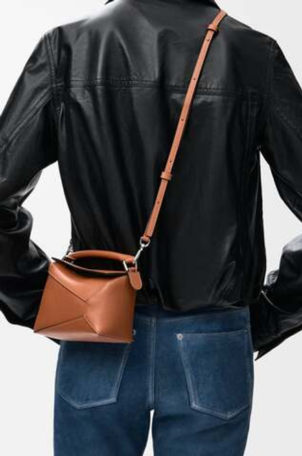 Loewe Мини-сумка Puzzle Edge из классической телячьей кожи, коричневый