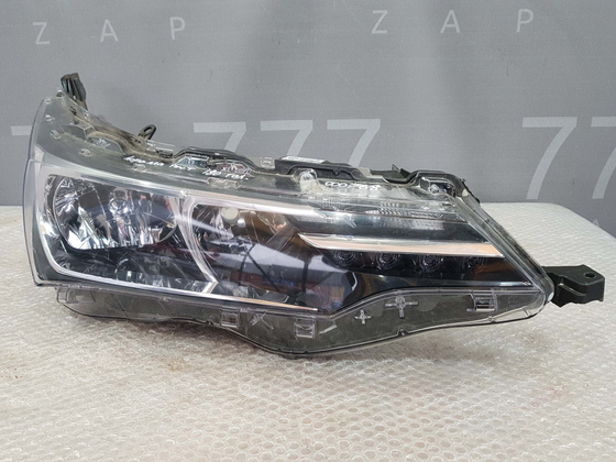 Фара правая Toyota Corolla (E180) 16-19 Б/У Оригинал 8111002L50