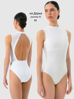 Белый купальник без рукавов